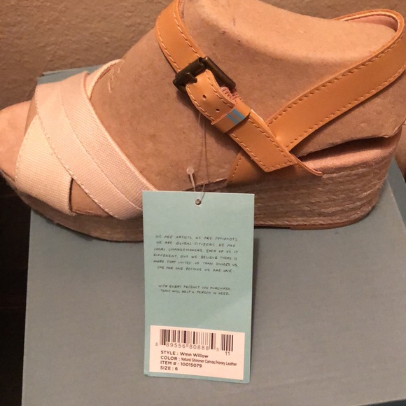 Tom’s shoes - Picture 4 of 4